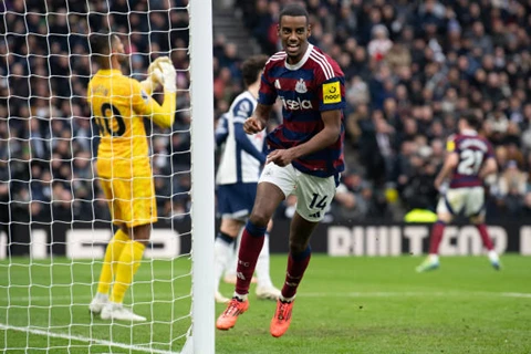 هاو عن عودة إيزاك لتدريبات نيوكاسل: لا أعرف